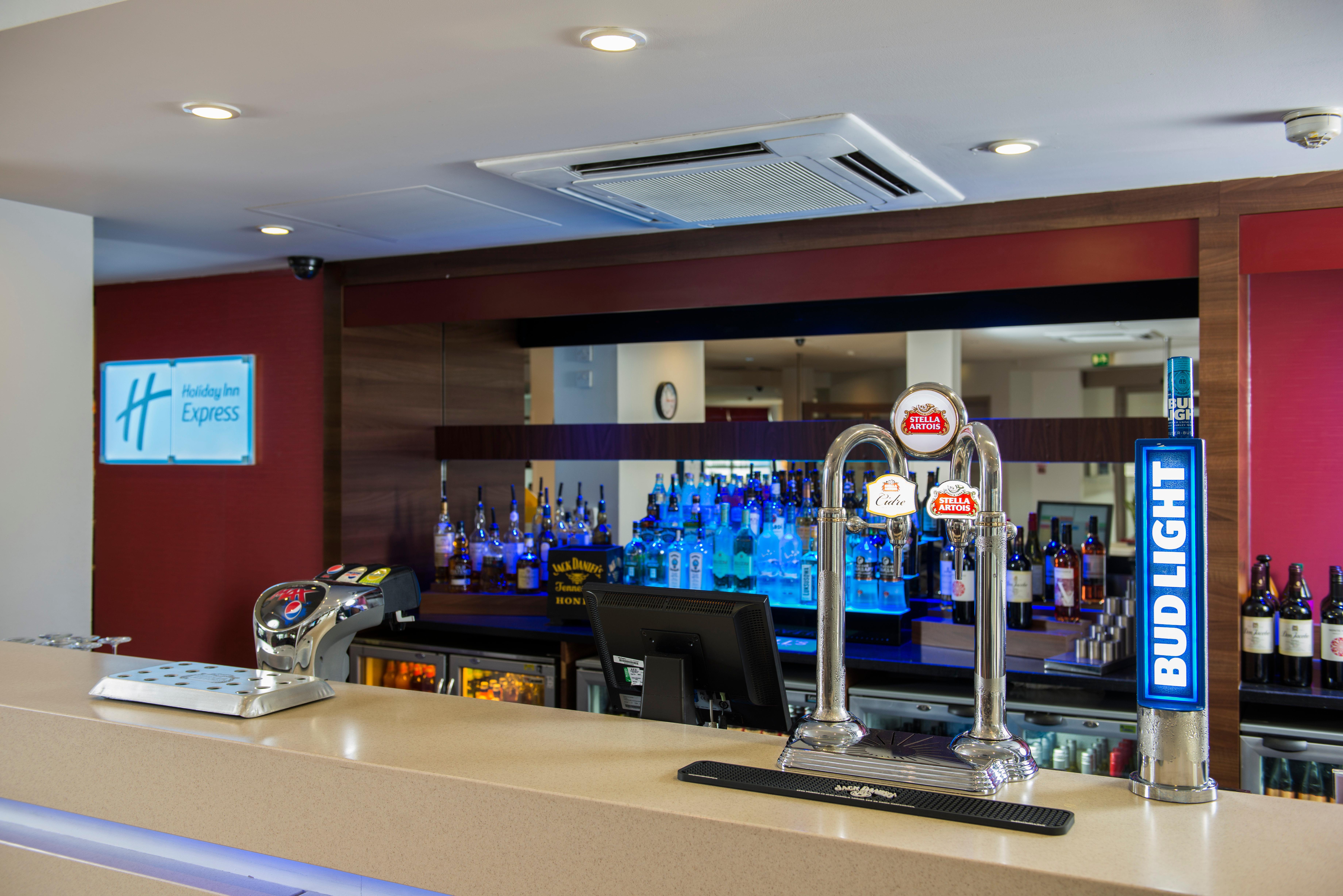 汤顿智选假日酒店 外观 照片